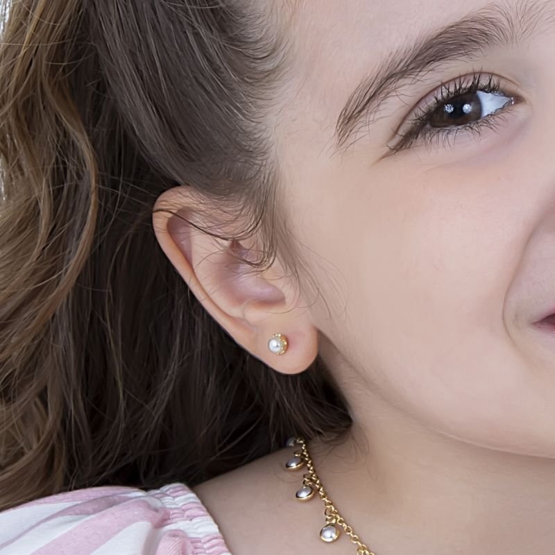 BRINCO INFANTIL ZIGUE ZAGUE COM PÉROLA 4MM BANHADO EM OURO