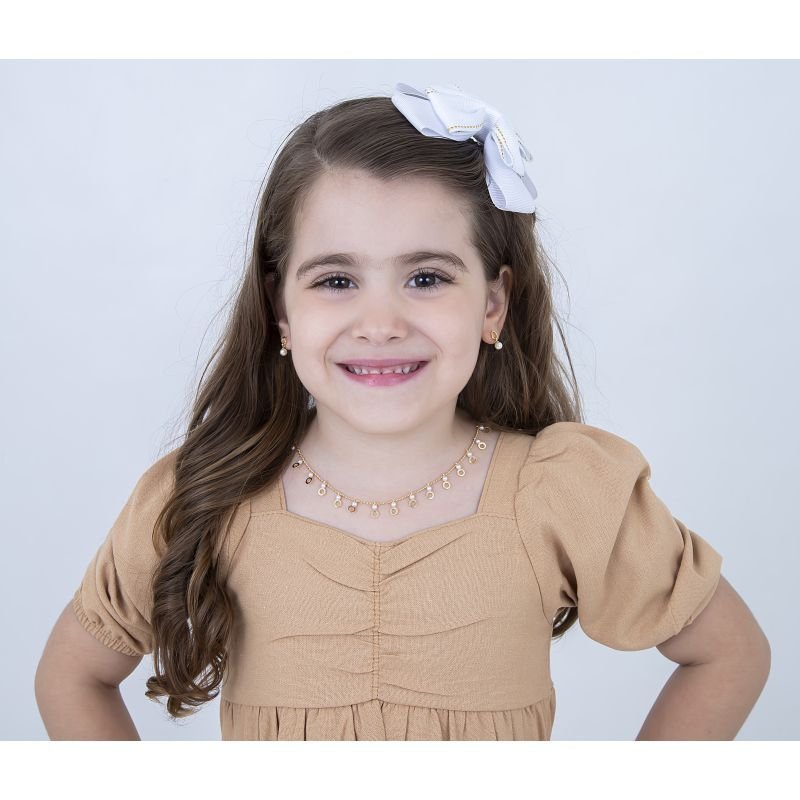 COLAR INFANTIL REDONDO VAZADO COM PÉROLA BANHADO EM OURO