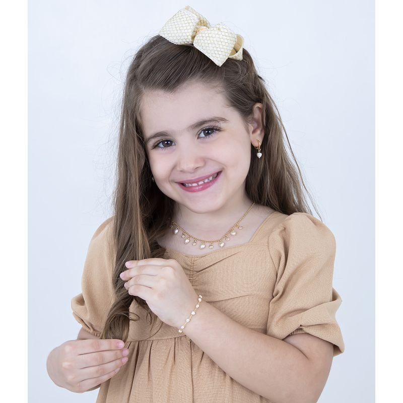 COLAR INFANTIL CORAÇÃO DE PÉROLA COM ZIRCONIAS BANHADO EM OURO