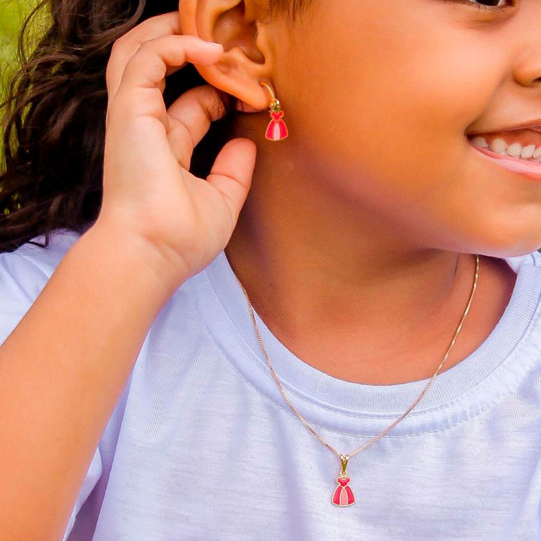 COLAR INFANTIL VESTIDO DE PRINCESA RESINADO BANHADO A OURO