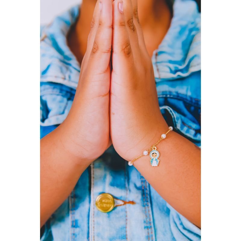 BRINCO E PULSEIRA COM NOSSA SENHORA DAS GRAÇAS RESINADA