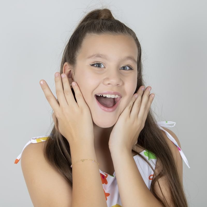 PULSEIRA INFANTIL DE BOLINHAS E COM PEDRINHAS COLORIDAS PENDURADAS
