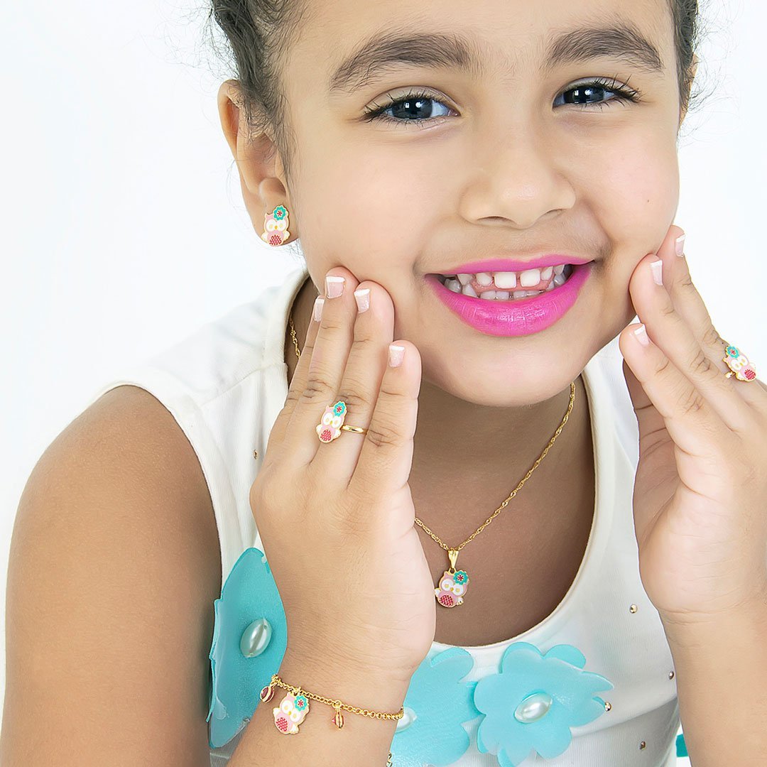 PULSEIRA INFANTIL CORUJA RESINADA COM PEDRAS BANHADO A OURO