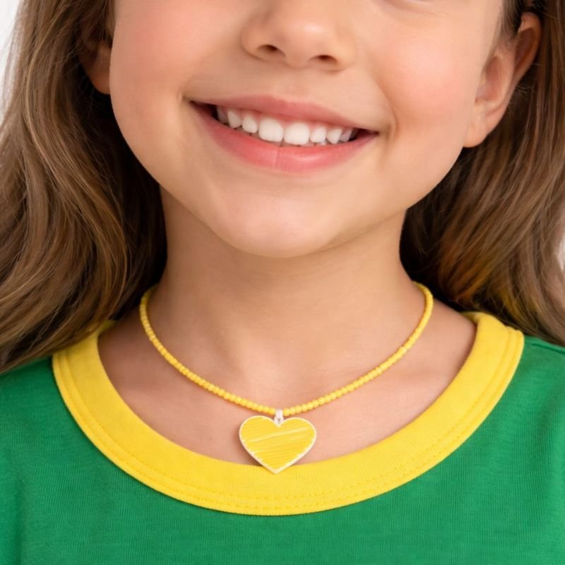 COLAR INFANTIL COPA BRASIL – COLAR COM PINGENTE DE CORAÇÃO